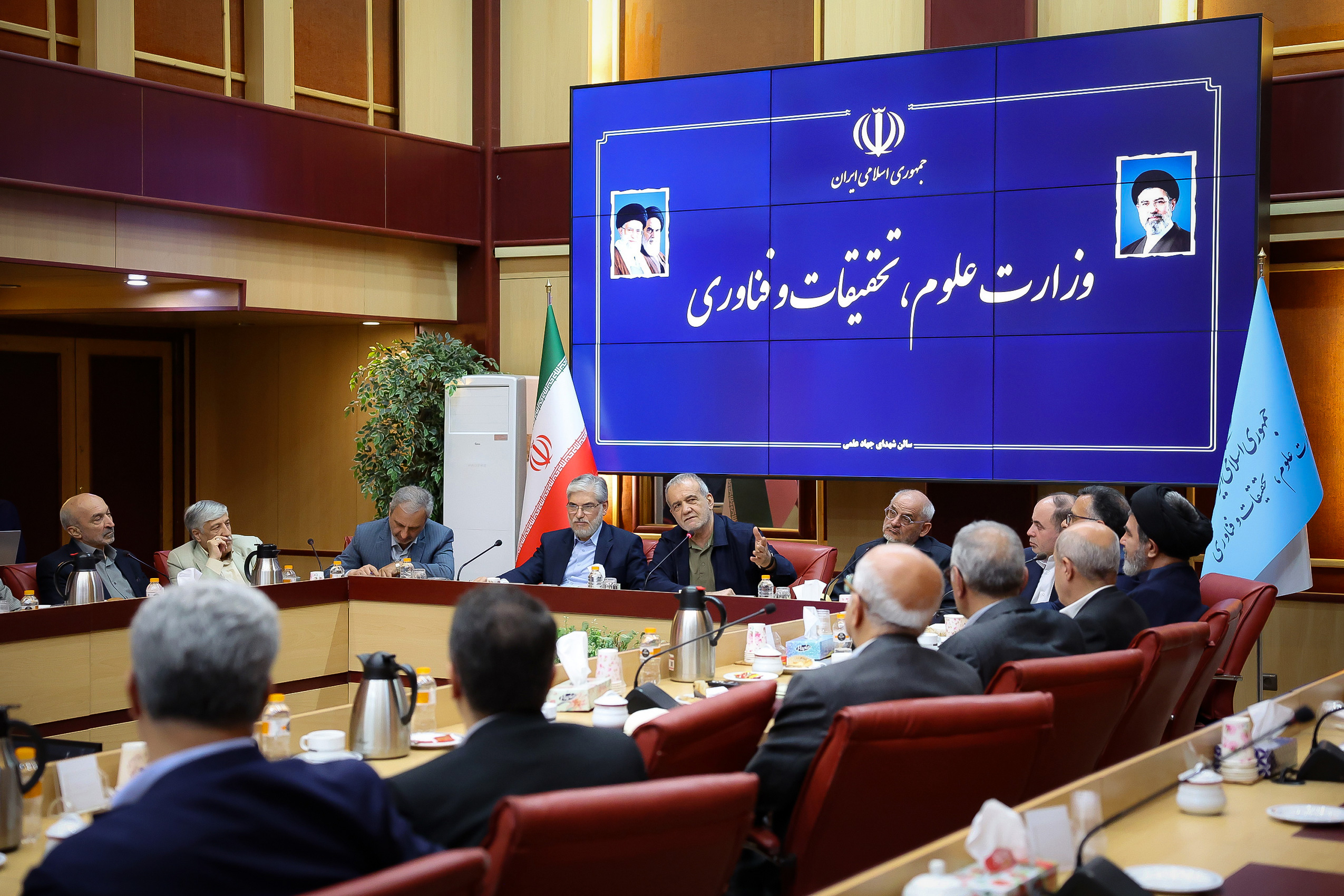پزشکیان: دانشگاهها به نهادی برای توسعه و حل مسائل کشور تبدیل شوند