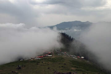 تماشای آسمان ابری
