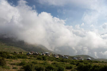 تماشای آسمان ابری
