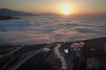 تماشای آسمان ابری
