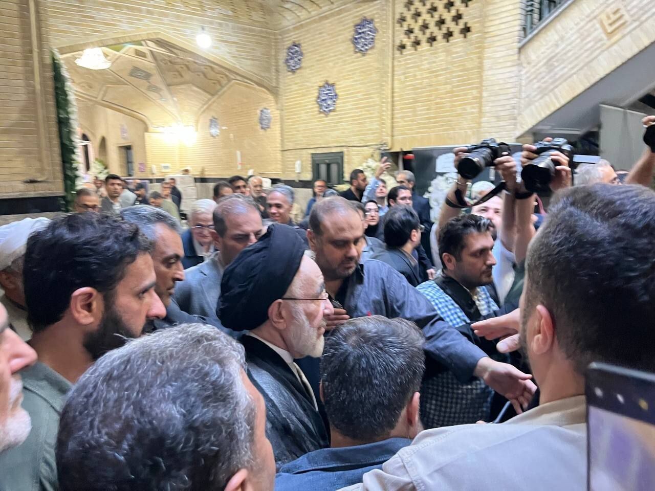 صفی برای مجلس ختم؛ حاشیههای ترحیم خواهر خاتمی