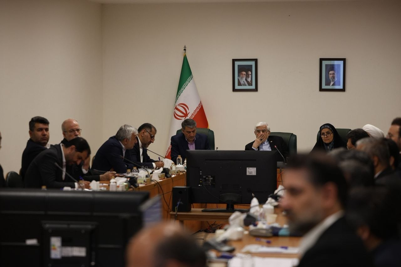عارف: فرماندهی رهبر معظم انقلاب و وفاداری رئیسجمهور به نظام بی نظیر است
