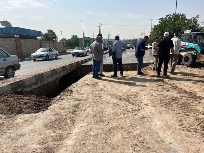 فرونشست ۵۰ متر مربعی زمین در مشهد در پی ترکیدگی خط انتقال آب