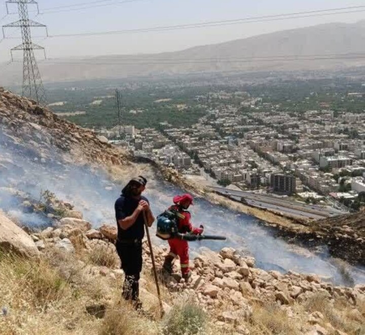 پایان التهاب در بام شیراز؛ آتشسوزی دراک مهار شد