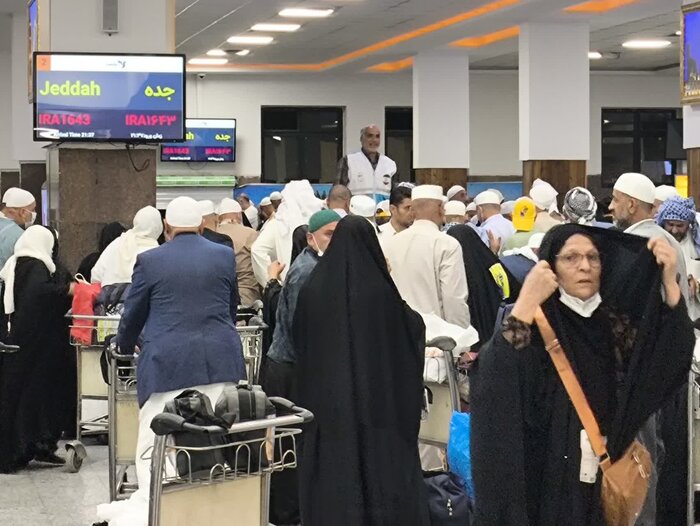 بازگشت زائران سرزمین وحی از آسمان شیراز؛ فرودگاه دستغیب میزبان حجاج هشت استان شد