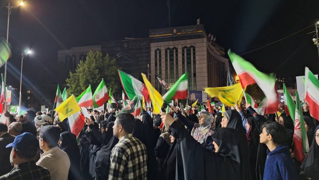 فیلم| سنندج همچنان در میدان مقاومت در برابر استکبار