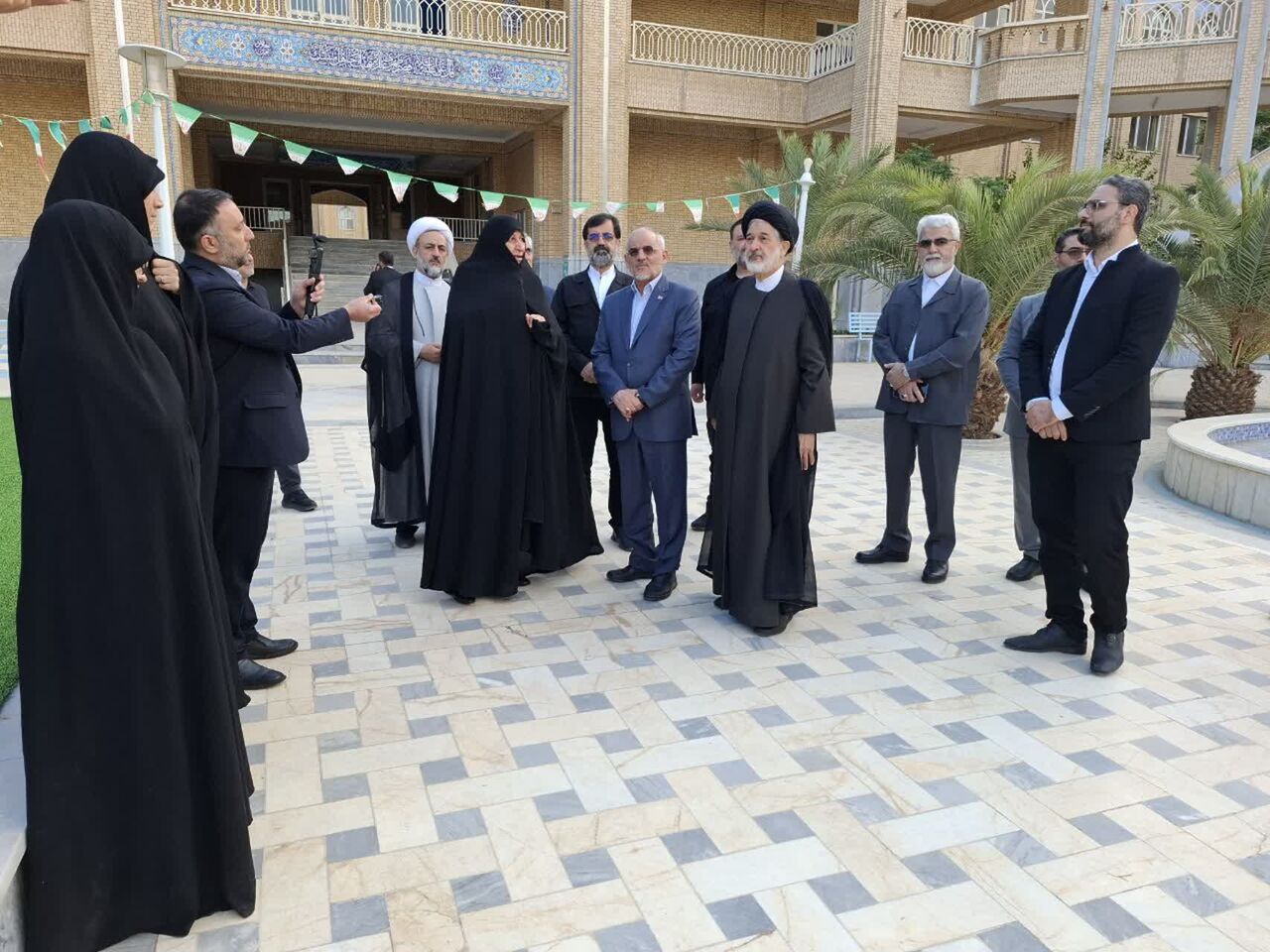 بازدید رئیس دفتر رئیس جمهور  از جامعه الزهرا