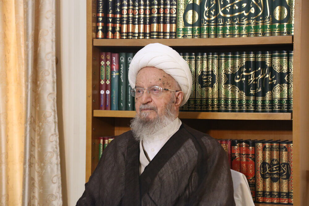 آیت الله مکارم شیرازی: پیروان مکتب غدیر در خط مقدم مقابله با استکبار جهانی قرار دارند