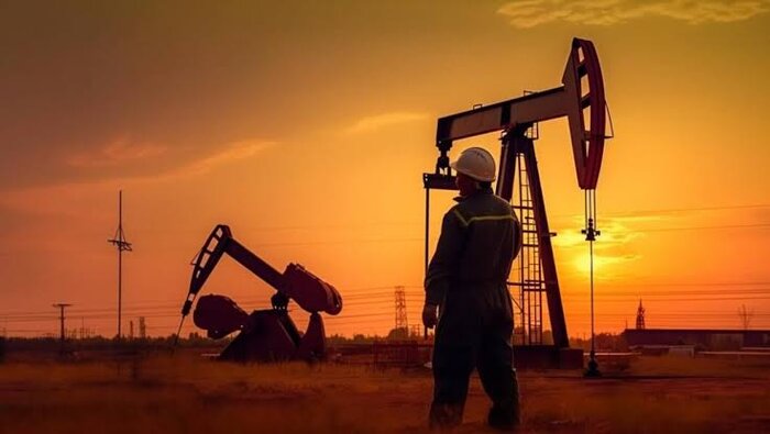 بازار نفت تا اواخر ژوئیه با کسری ۲ میلیارد بشکهای روبهرو میشود