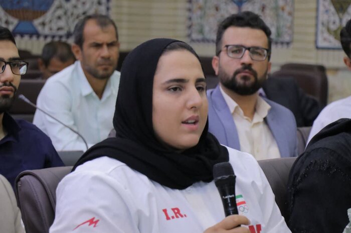 امام جمعه شهرکرد: اهدای مدال به خانواده شهید ماکان نصیری اقدامی ارزشمند و ماندگار است