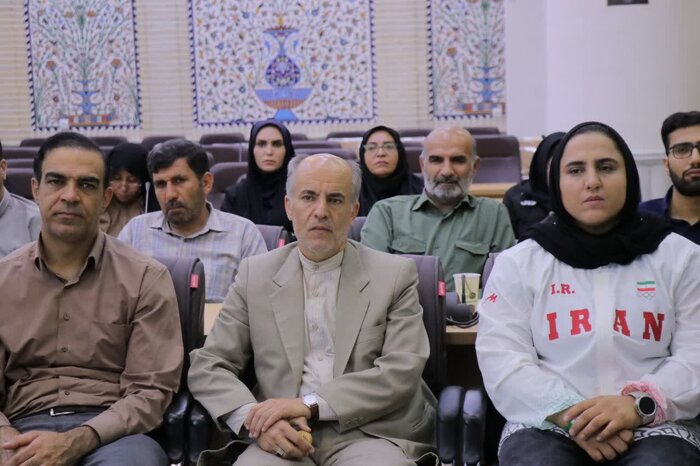 امام جمعه شهرکرد: اهدای مدال به خانواده شهید ماکان نصیری اقدامی ارزشمند و ماندگار است