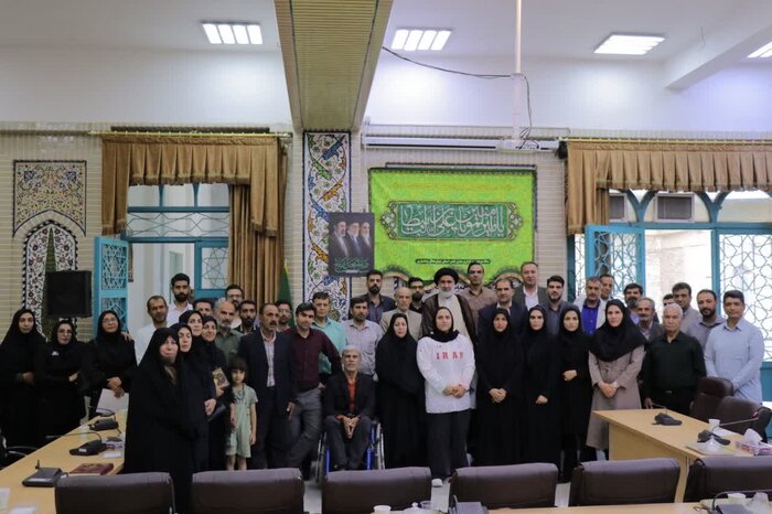 امام جمعه شهرکرد: اهدای مدال به خانواده شهید ماکان نصیری اقدامی ارزشمند و ماندگار است