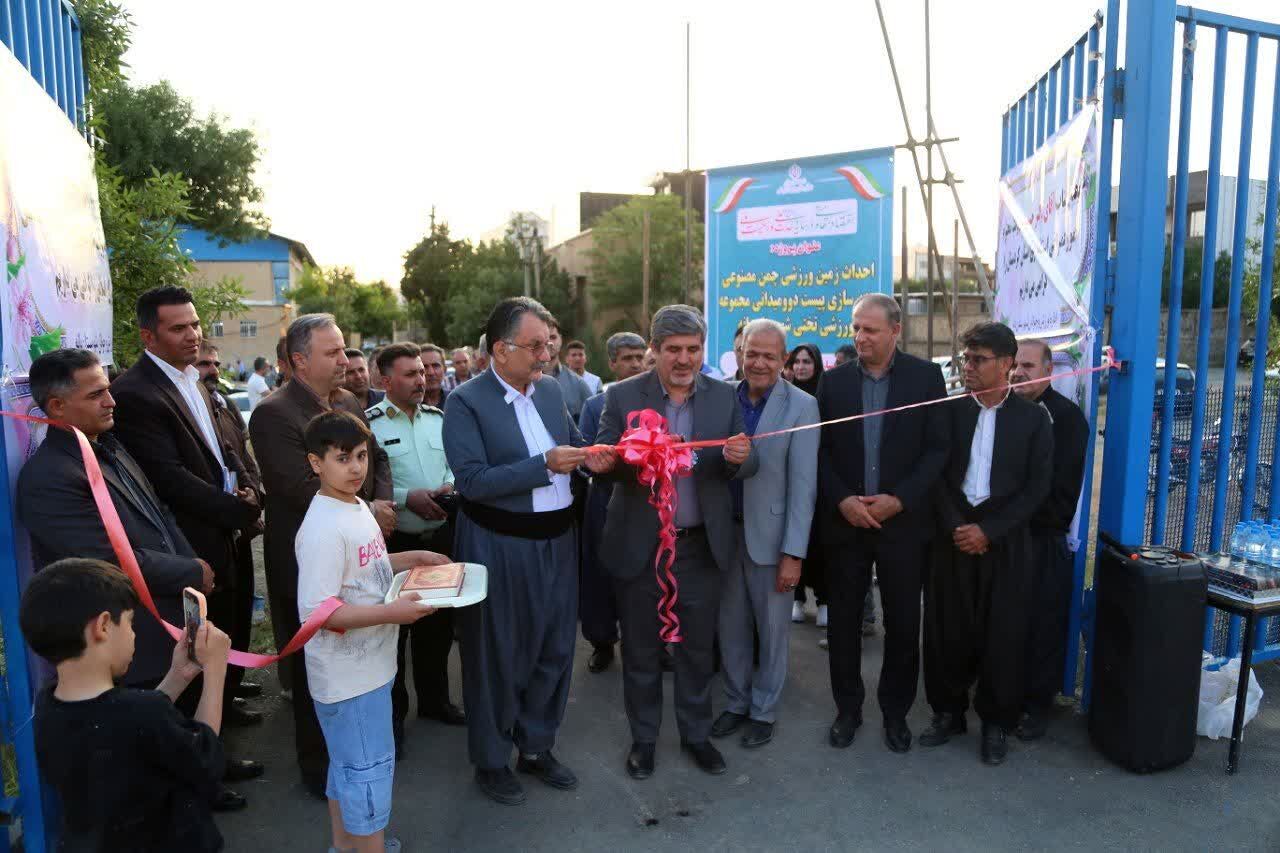 زمین چمن مصنوعی فوتبال مجموعه تختی بانه بهره‌برداری شد
