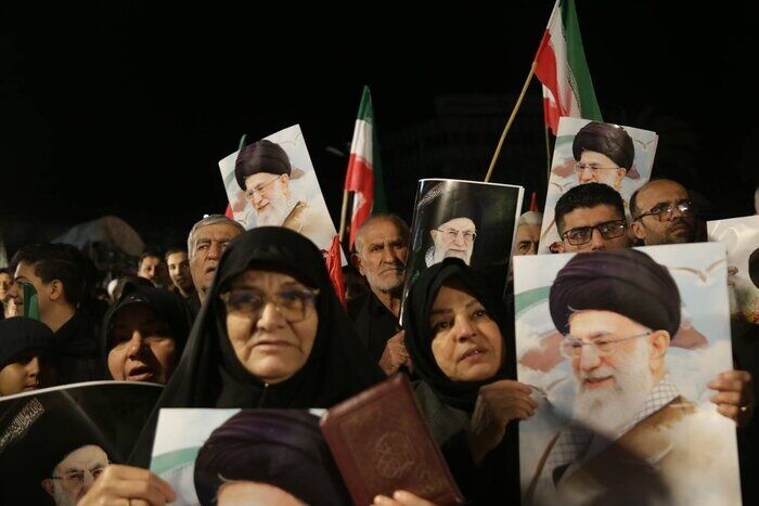 بقاع متبرکه استان تهران میزبان تشییع‌کنندگان رهبر شهید