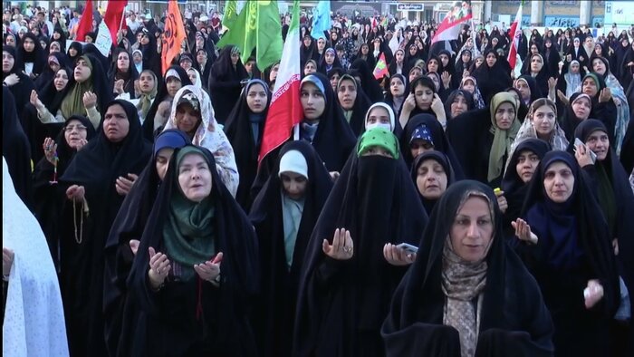 منتظران مهدی موعود در اجتماع غدیری جمکران با ولایت تجدید بیعت کردند