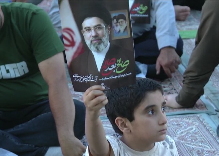 منتظران مهدی موعود در اجتماع غدیری جمکران با ولایت تجدید بیعت کردند