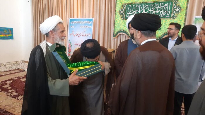 امام جمعه شهرکرد: نشانههای افول اقتدار دشمن آشکار شده است