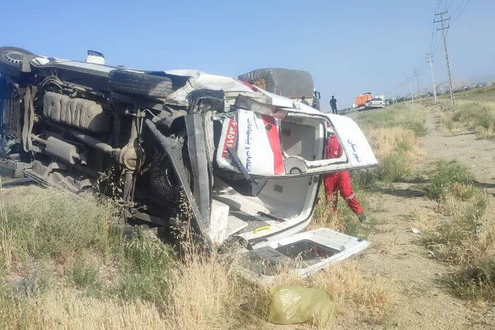 مصدومیت سه تکنسین اورژانس چناران در سانحه رانندگی حین امدادرسانی