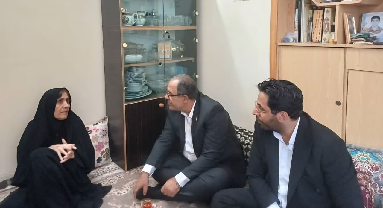 فرماندار بوشهر: خانواده‌های شهدا ستون‌های مستحکم اقتدار ایران هستند