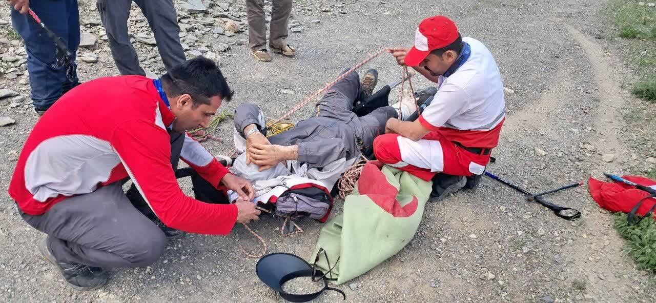 امداد کوهستان در چهل‌چشمه کردستان؛ نجات ۲ مصدوم پس از ۹ ساعت عملیات