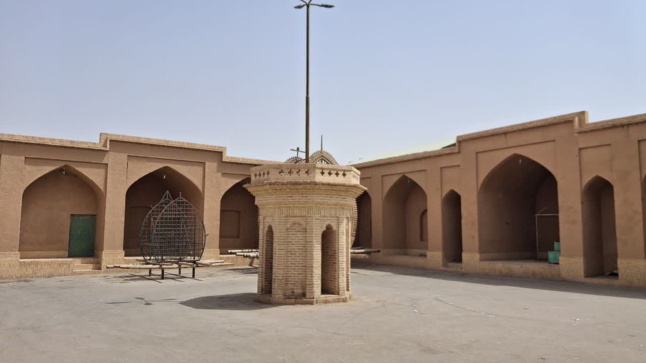فیلم| گذری بر حسینیه قاجاری در محله رحمت‌آباد یزد
