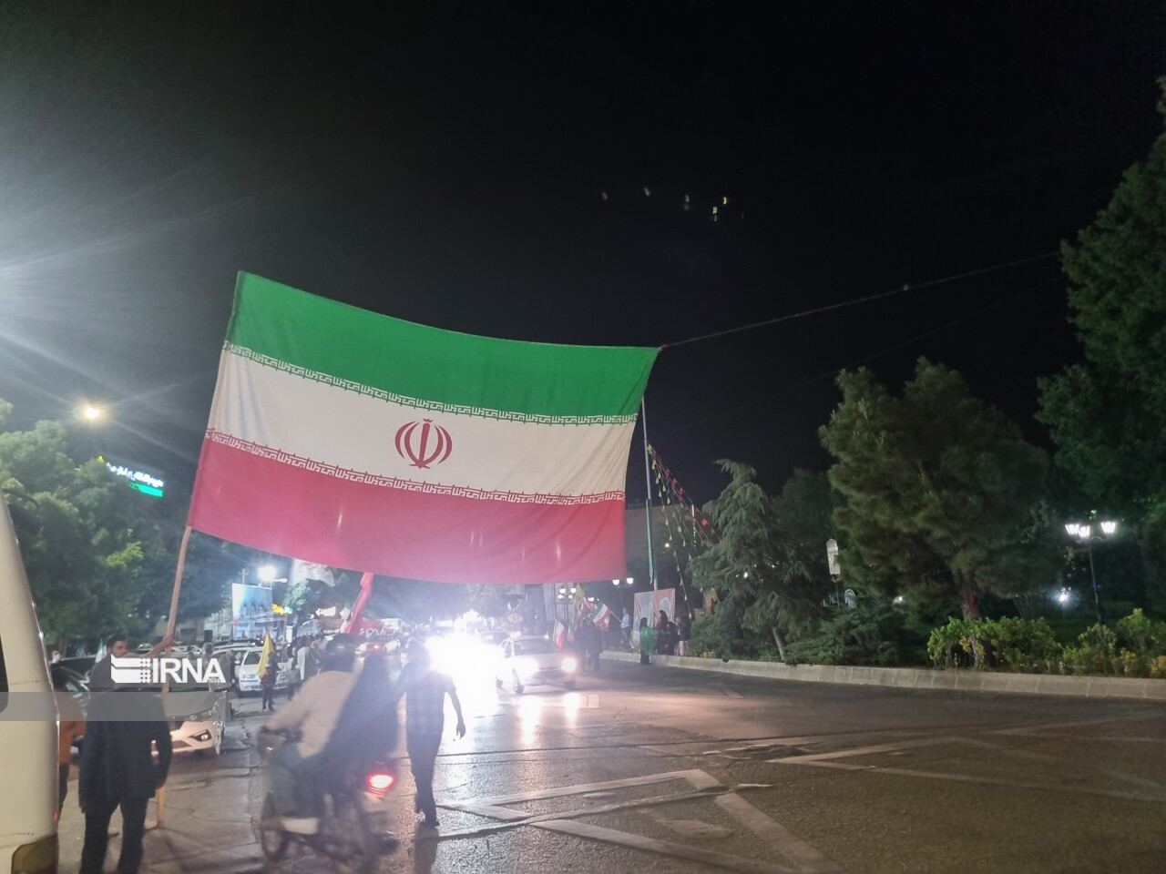 همدان در نود و هشتمین شب پایداری؛ از روایت حماسه شهدا تا سلاح شناسی