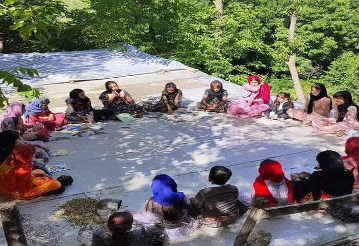همنشینی کتاب و طبیعت، تجلی دانایی در کوچ بهاری "بیساران سروآباد"