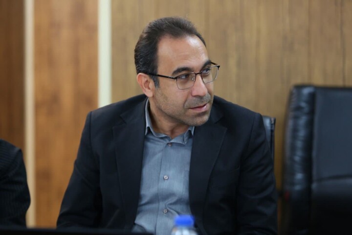 پیادهروهای گروگانگرفته/ شیراز در انتظار بازپسگیری حق عابران