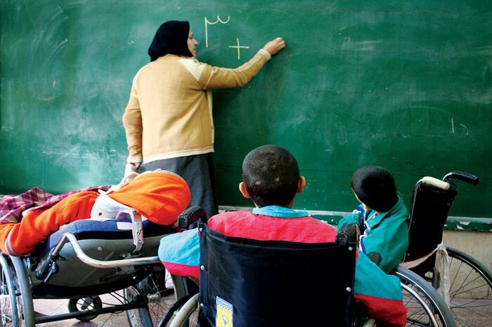چشمانتظاری دانشآموزان استثنایی بجنورد در مسیر خاکی