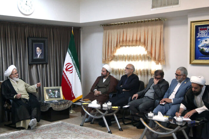 امام جمعه کرمانشاه: اجتماع بزرگ شبانه محرم در محل ثابت برگزار شود