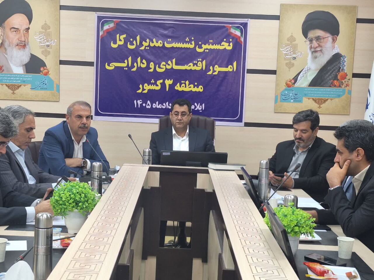چالش‌های اقتصادی‌ استان‌های غرب کشور در ایلام بررسی شد