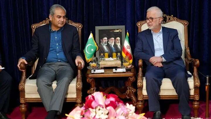 وزیر کشور: هدفگذاری تجارت ۱۰ میلیارد دلاری ایران و پاکستان ع