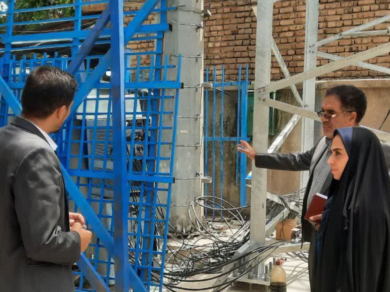 فرماندار: رفع مشکلات آنتن‌دهی شهر صحنه و بهسازی راه‌ ۱۱ روست