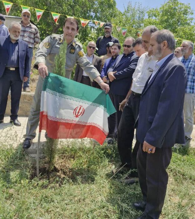 آغاز آبادانی بر ویرانه های جنگ در مناطق زیست محیطی البرز / کاشت نهال های مقاومت