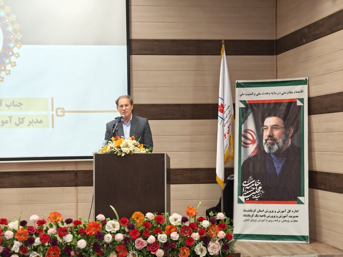 برگزیدگان رویداد ملی پژوهشی، فرهنگی و آموزشی «ایران سربلند» در کرمانشاه تجلیل شدند