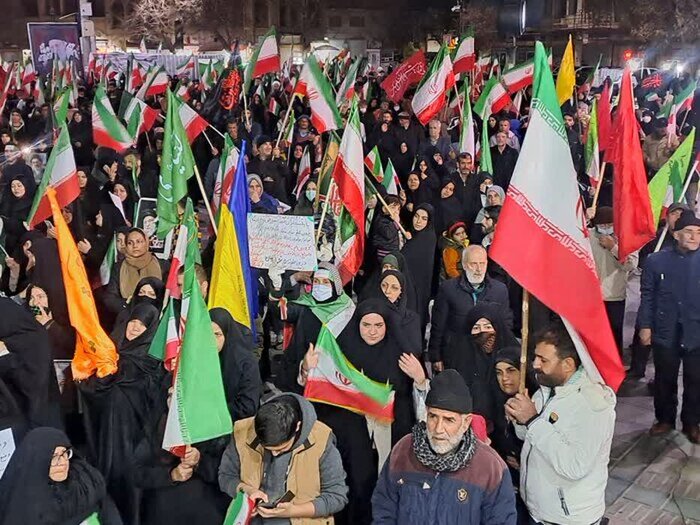 شکوهِ ایستادگی؛ از میدان تا میهن
