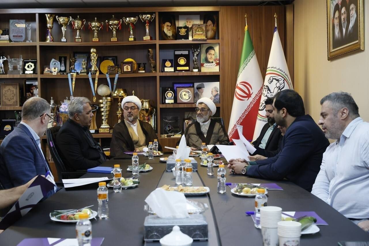 بازدید دبیر شورای عالی انقلاب فرهنگی از فدراسیون بدنسازی