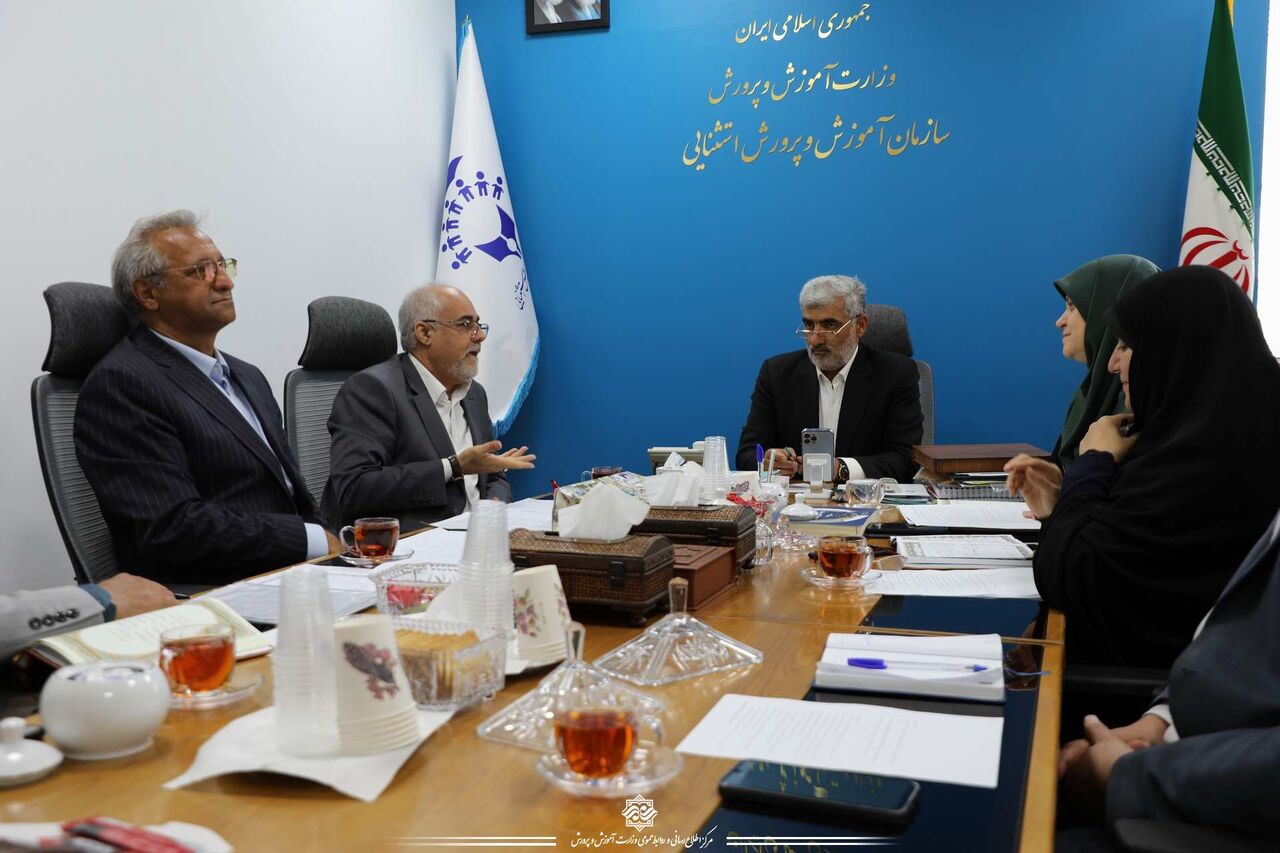 توسعه برنامه‌های تخصصی و توانمندسازی معلمان و مربی