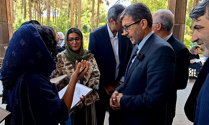 استاندار : وقت جهانی شدن طراحی طلای اصفهان فرا رسیده است