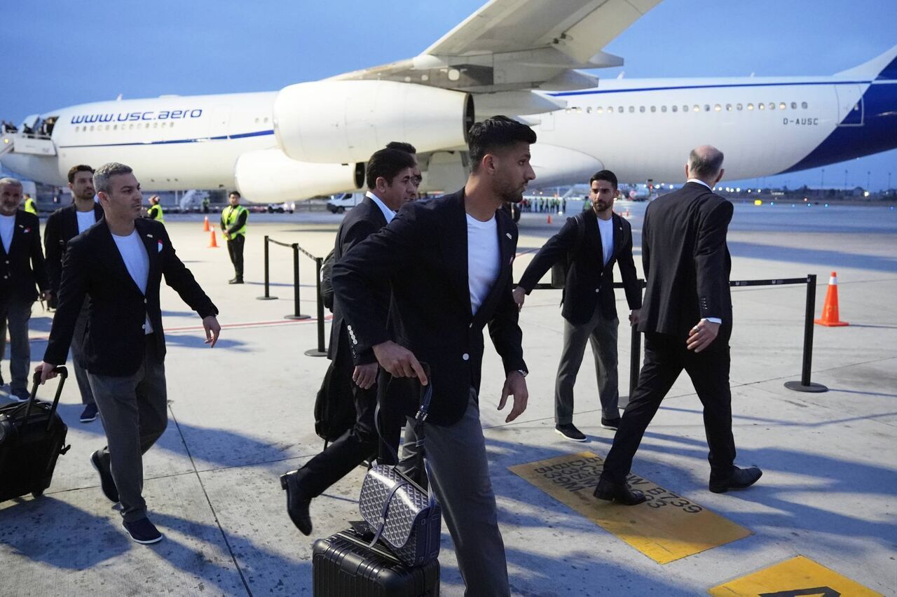 لاعبو المنتخب الإيراني لكرة القدم يفضحون الجريمة الأمريكية برسالة من المكسيك لاعبو المنتخب الإيراني لكرة القدم يفضحون الجريمة الأمريكية برسالة من المكسيك