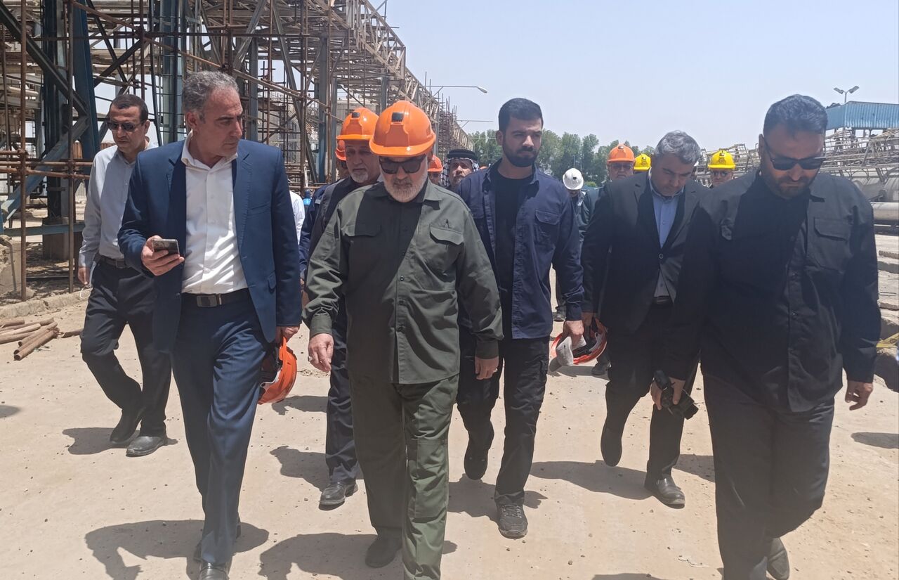 استاندار خوزستان: دشمن با هدف قرار دادن مراکز تولیدی به استی