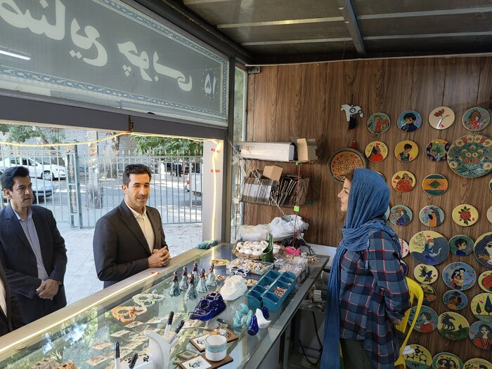 بازارچه صنایع دستی شماره ۲ خرمآباد پس از بازسازی خسارات جنگ بازگشایی شد