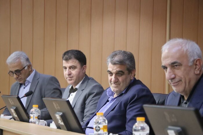 استاندار سمنان: پیوند حمایت از تولید و تنظیم بازار، نقشه راه عبور از چالشهای اقتصادی است