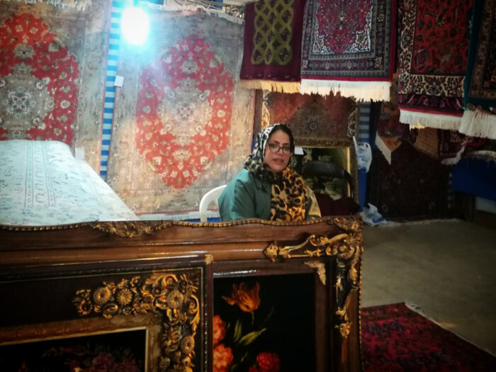 از دار گلیم تا هزار شاگرد؛ بانویی که نقشهای کنگاور را زنده نگه داشت