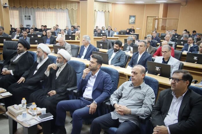 نماینده ولی فقیه در سمنان: مردم درباره برخورد با گرانی‌ها اقناع نیستند