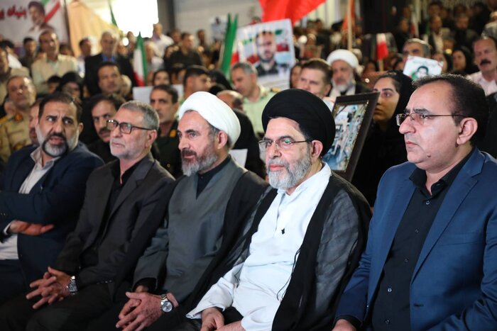 ایستادگی ملت ایران هیمنه پوشالی استکبار را درهم شکست
