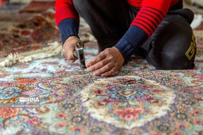 وصله‌ بر حافظه تاریخ؛ احیای هنر رفوگری فرش در مازندران