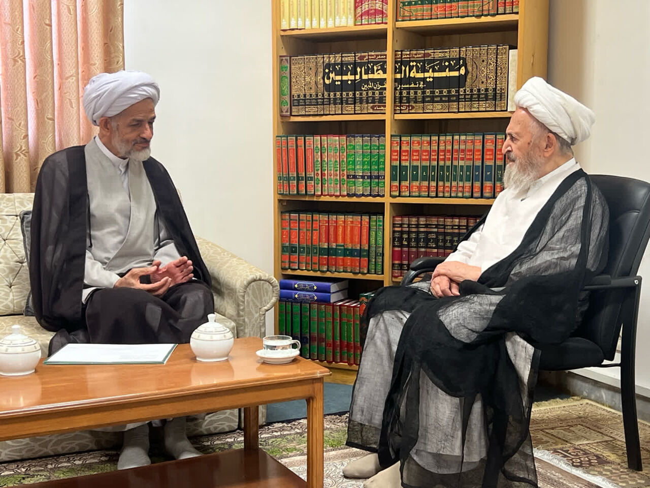آیت‌الله سبحانی بر پاسداشت جایگاه علمی شهید لاریجا
