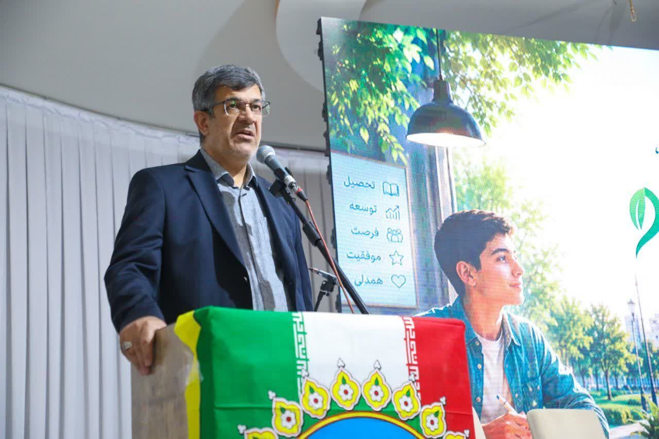 استاندار یزد: مدرک‌‎گرایی، آفت‌ بزرگ حوزه آموزش است