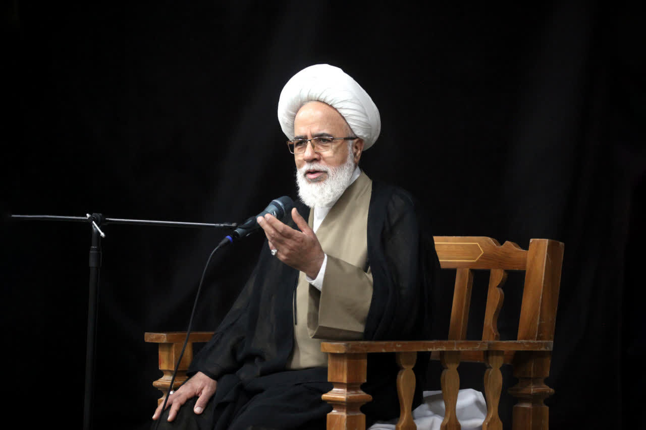 امام‌جمعه کرمانشاه: محبت اهل‌بیت(ع) محور وحدت و انسجام جامعه